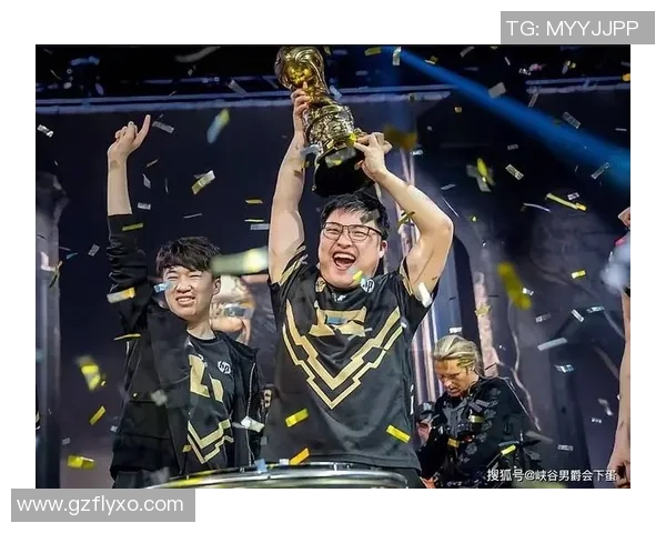 UZI在绿茵场上展现足球才华与电竞精神的完美融合 UZI在绿茵场上展现足球才华与电竞精神的完美融合