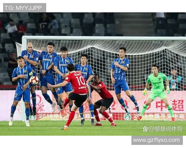 一场足球比赛需要多少人参与才能顺利进行和确保比赛的公平性与竞技性