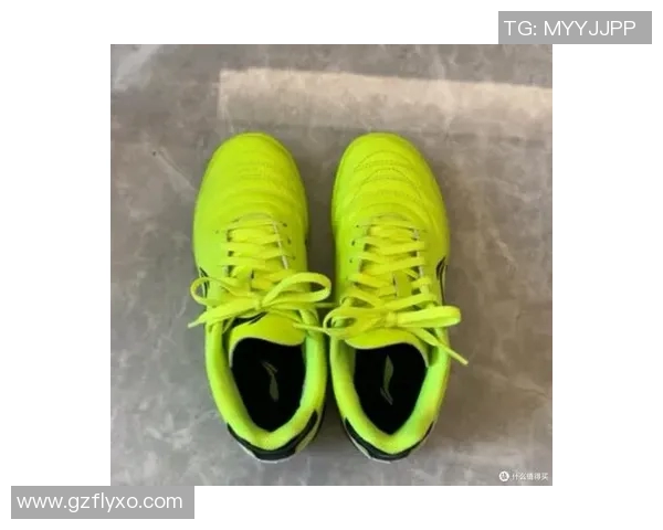 为热爱足球的你推荐一双舒适耐磨的足球鞋，助你在球场上尽情挥洒激情与汗水